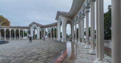 Экскурсии в `Гагрская колоннада (Колоннада в Гаграх)` из Адлера